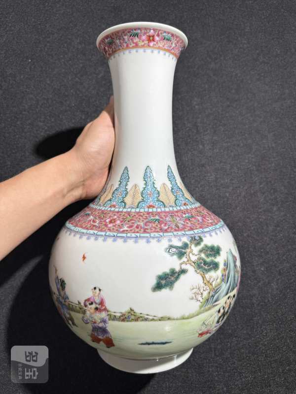 民国 粉彩婴戏图玉堂春瓶一对 - 图3